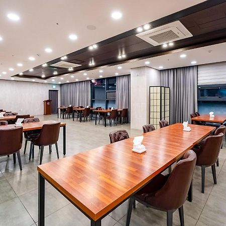Готель Golden Tulip Essential Namgang Чінджу Екстер'єр фото