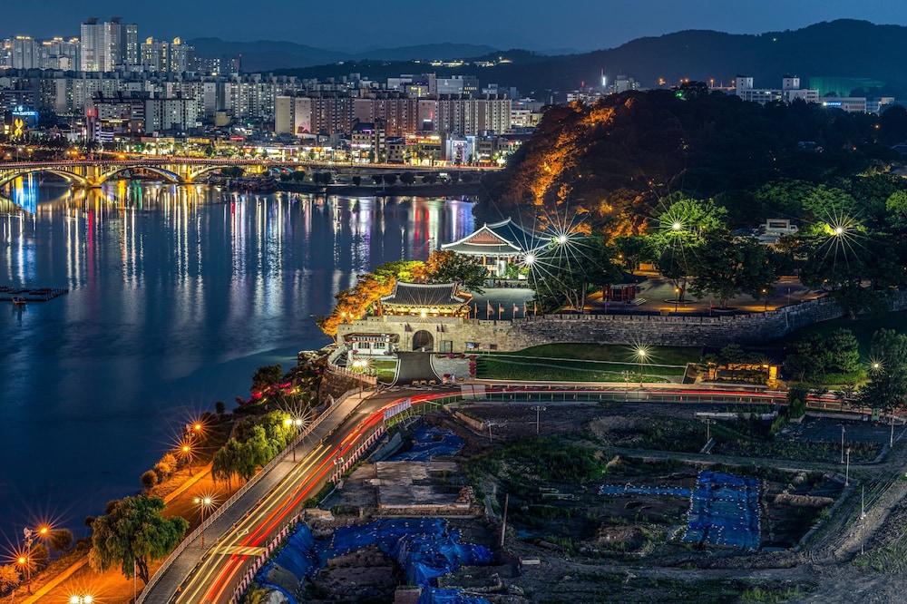 Готель Golden Tulip Essential Namgang Чінджу Екстер'єр фото