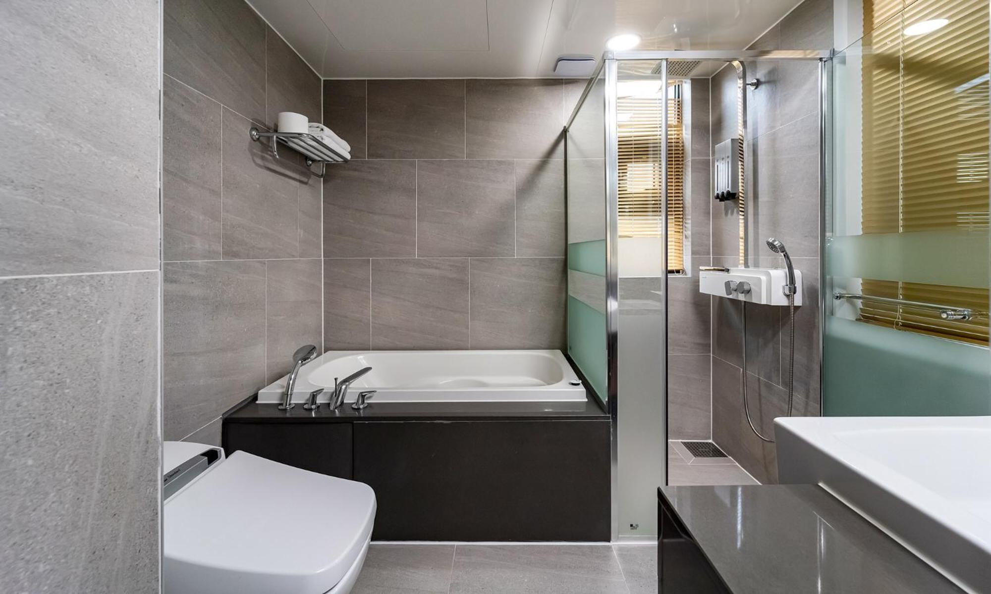 Готель Golden Tulip Essential Namgang Чінджу Екстер'єр фото