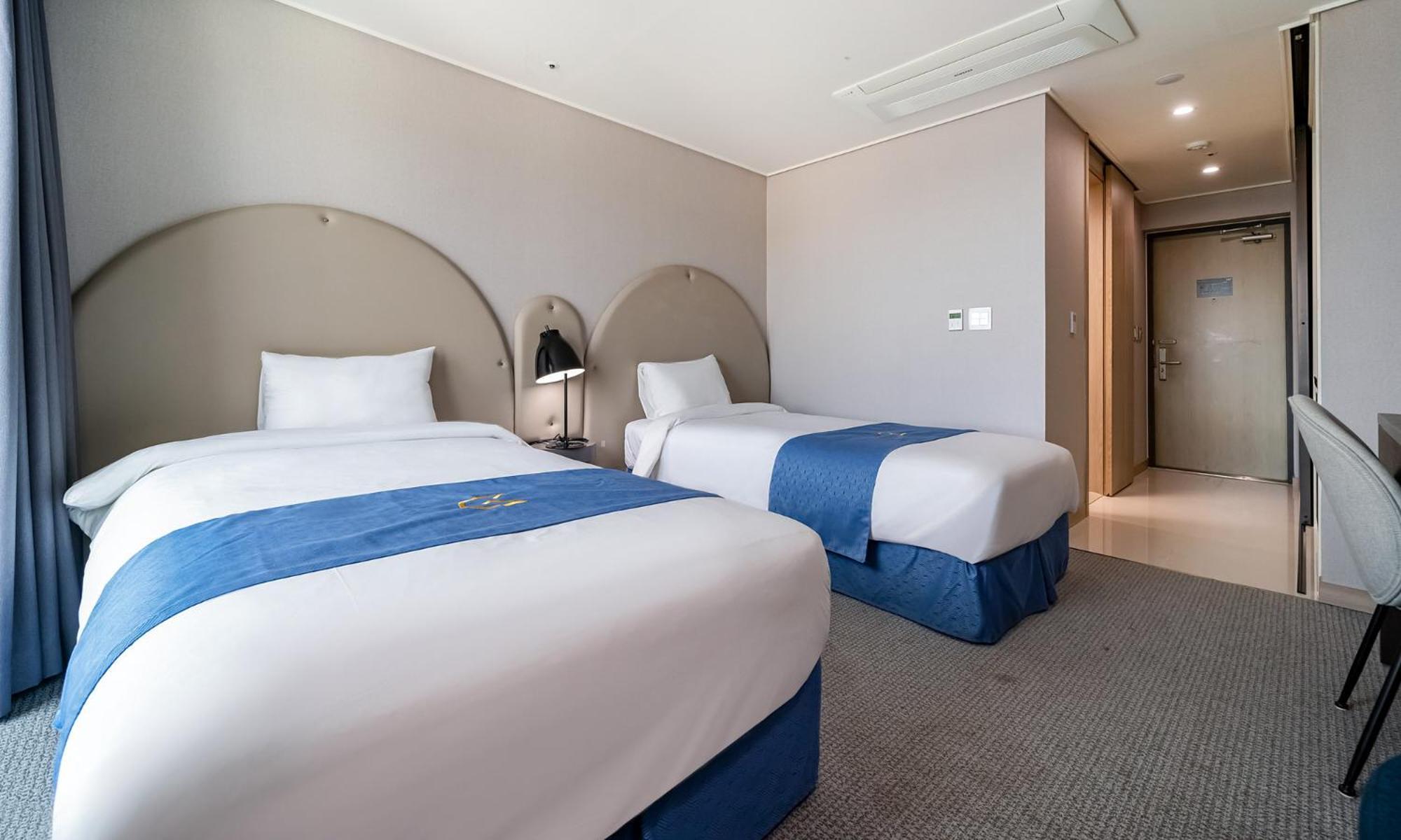 Готель Golden Tulip Essential Namgang Чінджу Екстер'єр фото
